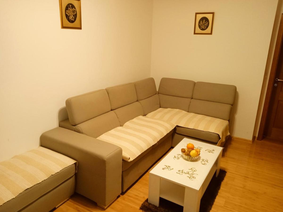 Apartman Josipa Peroj Exterior photo